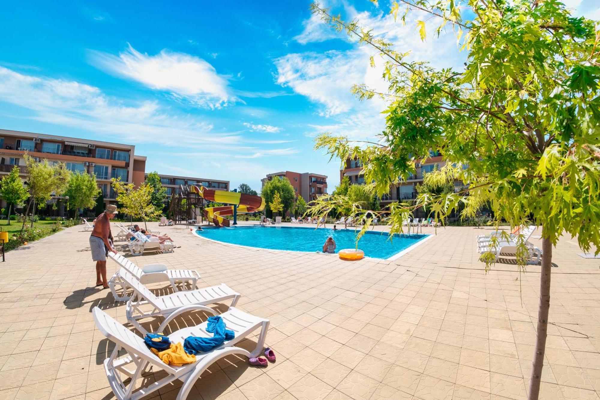 Holiday Garden Resort Pantai Sunny Bagian luar foto