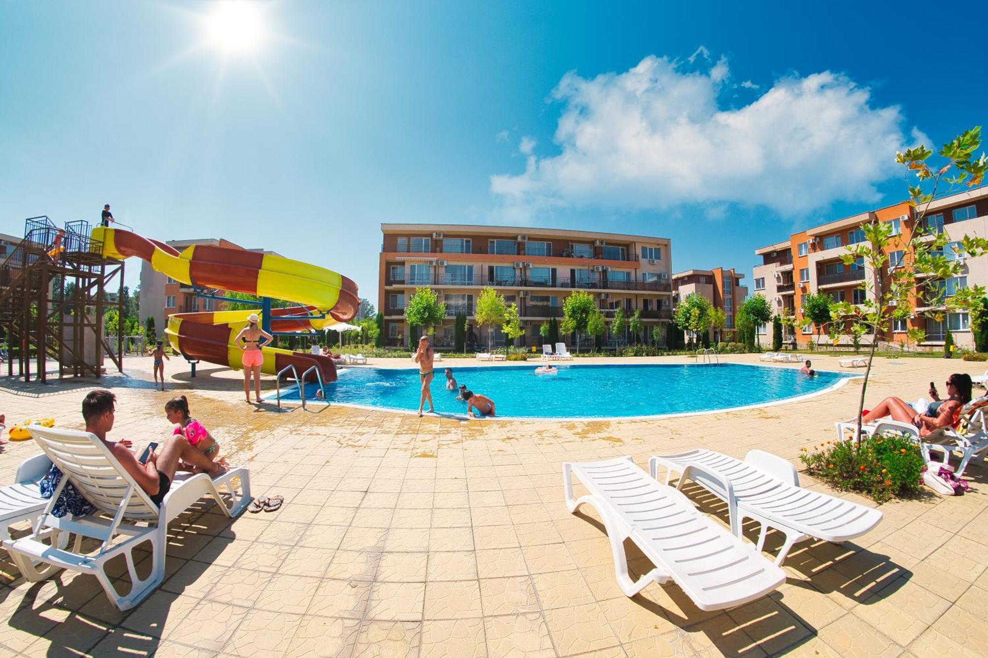 Holiday Garden Resort Pantai Sunny Bagian luar foto