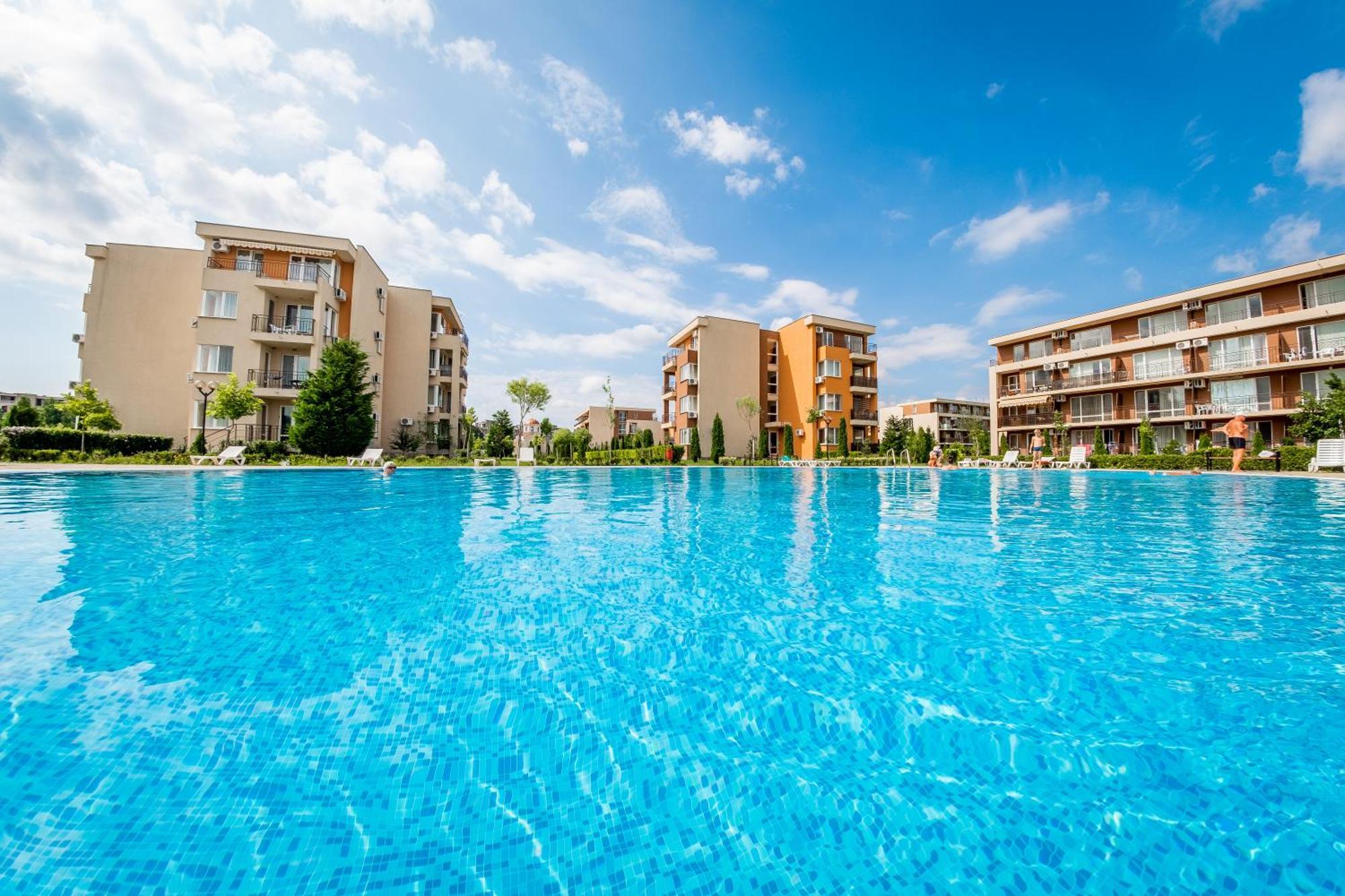 Holiday Garden Resort Pantai Sunny Bagian luar foto