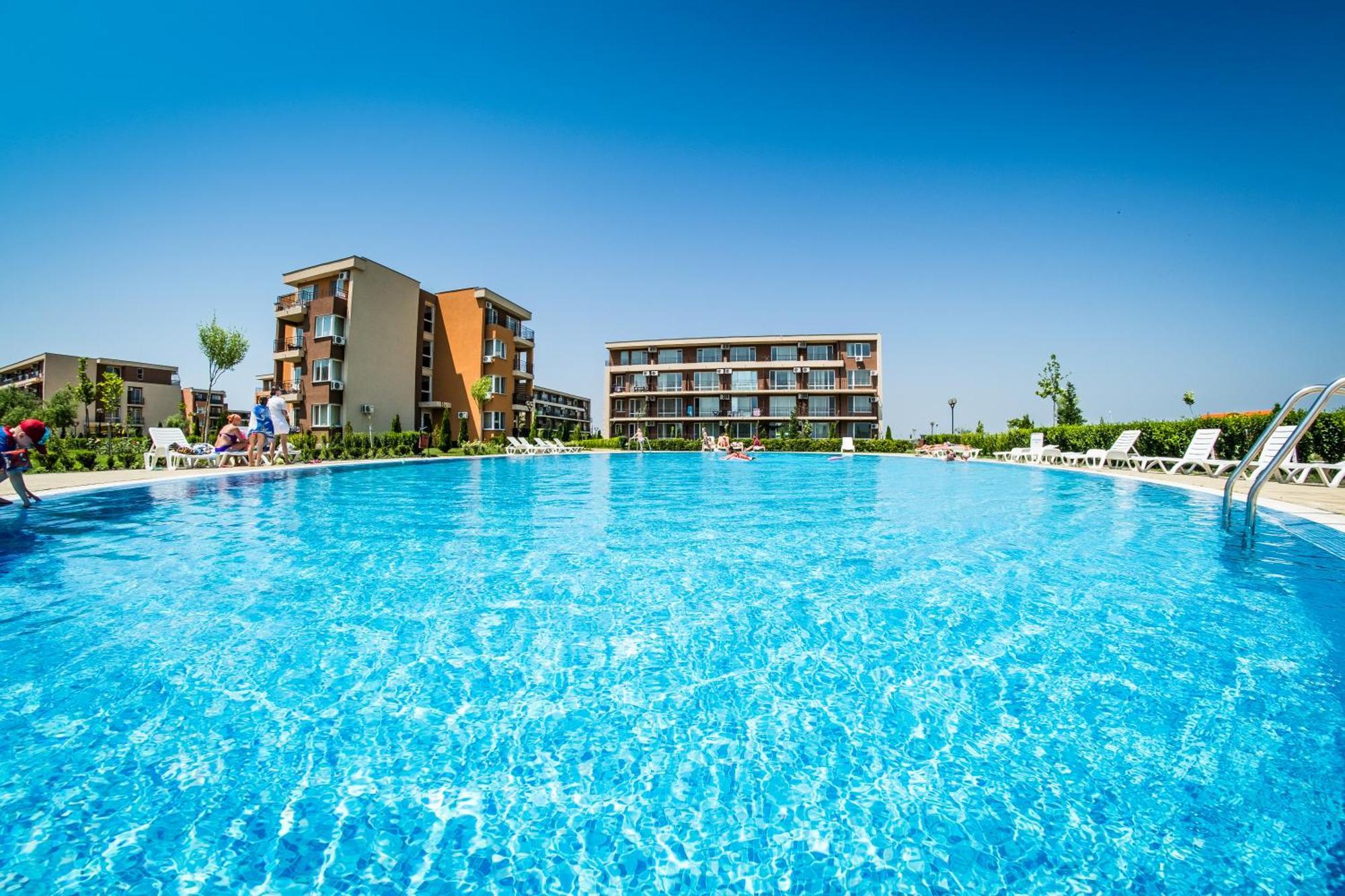 Holiday Garden Resort Pantai Sunny Bagian luar foto