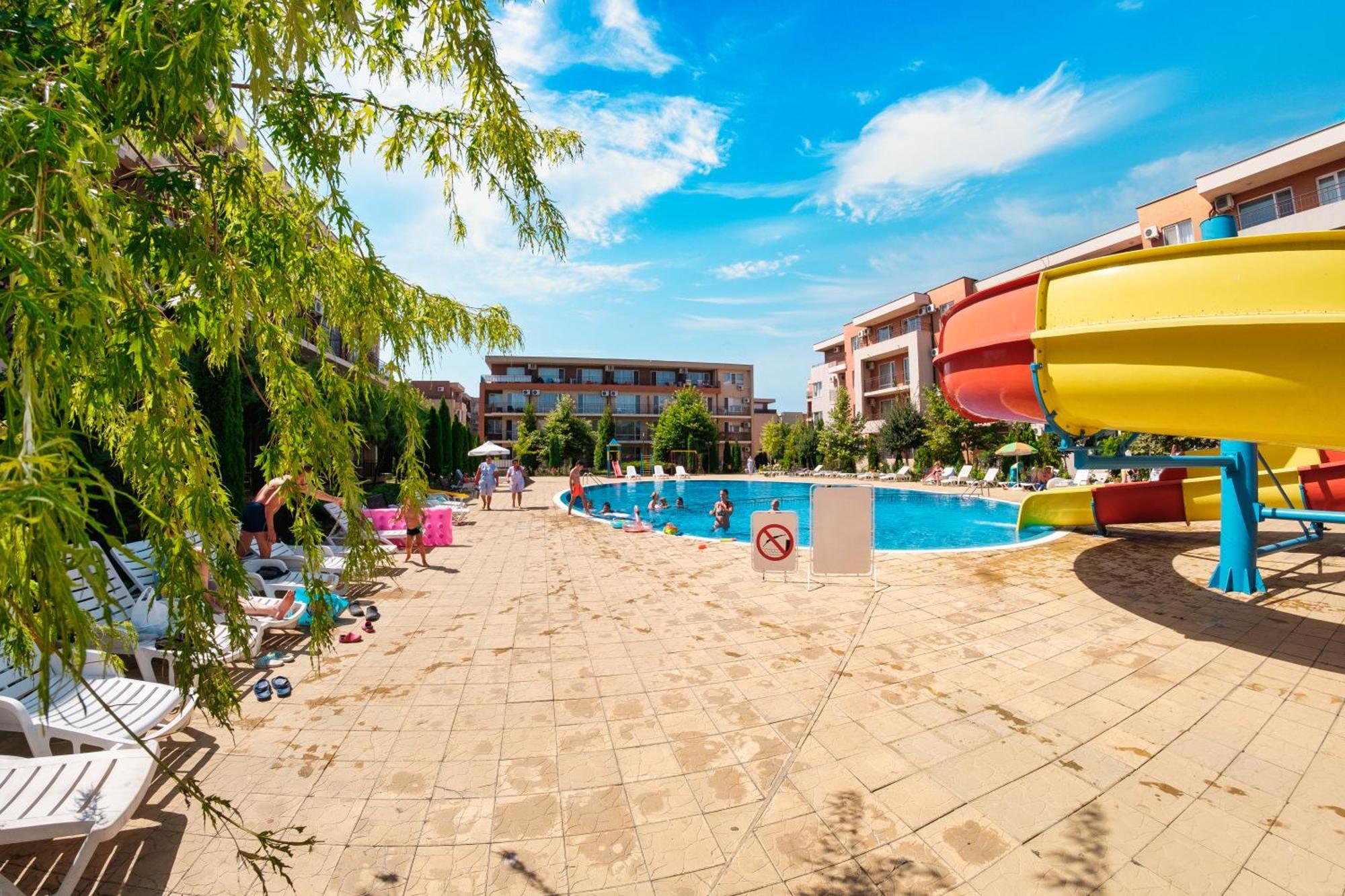 Holiday Garden Resort Pantai Sunny Bagian luar foto