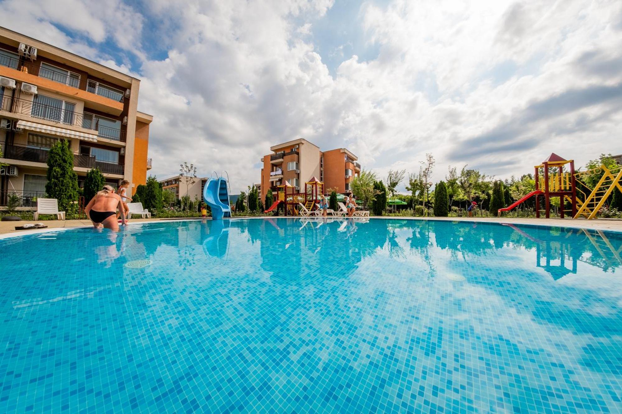 Holiday Garden Resort Pantai Sunny Bagian luar foto