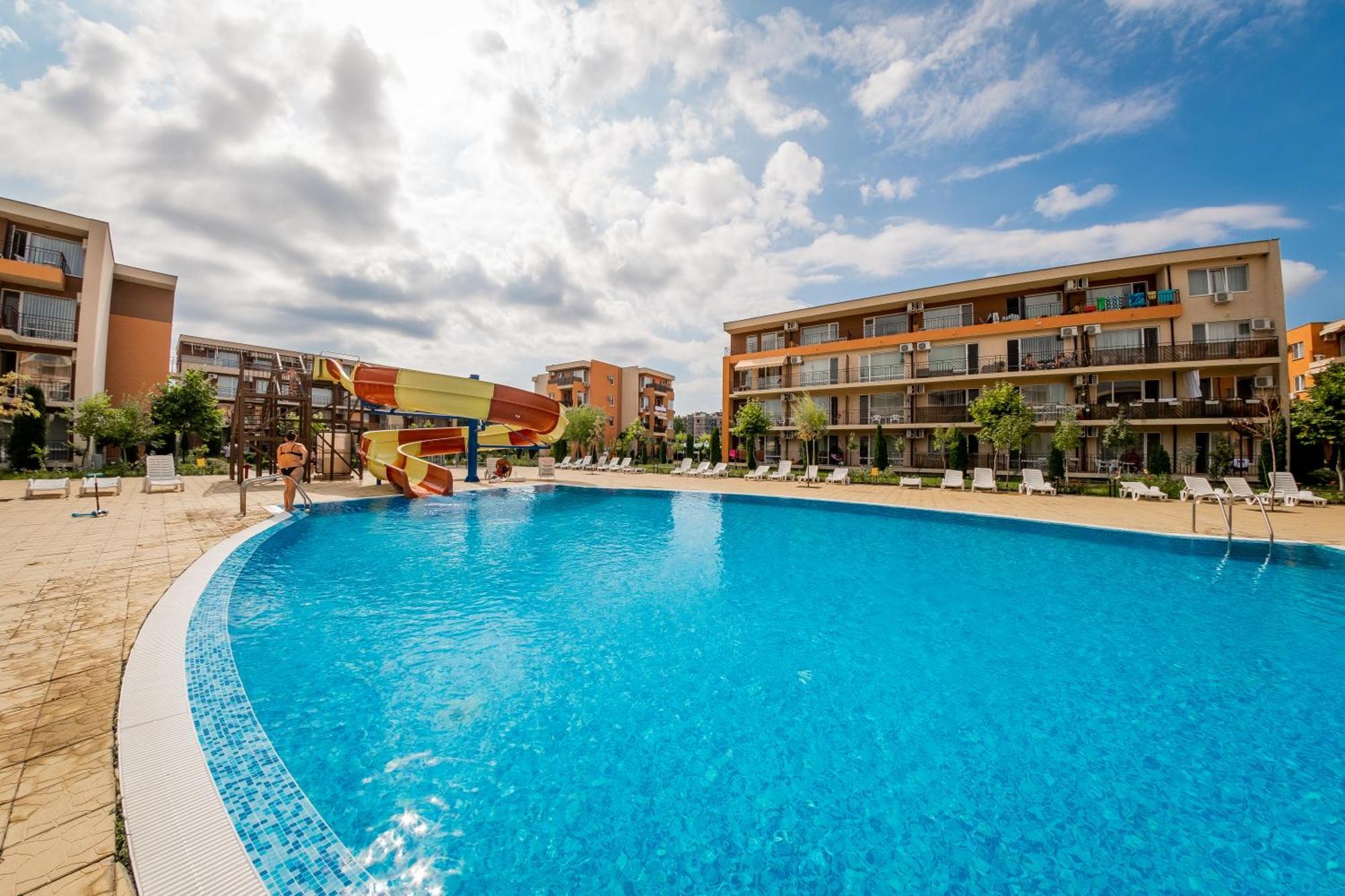 Holiday Garden Resort Pantai Sunny Bagian luar foto