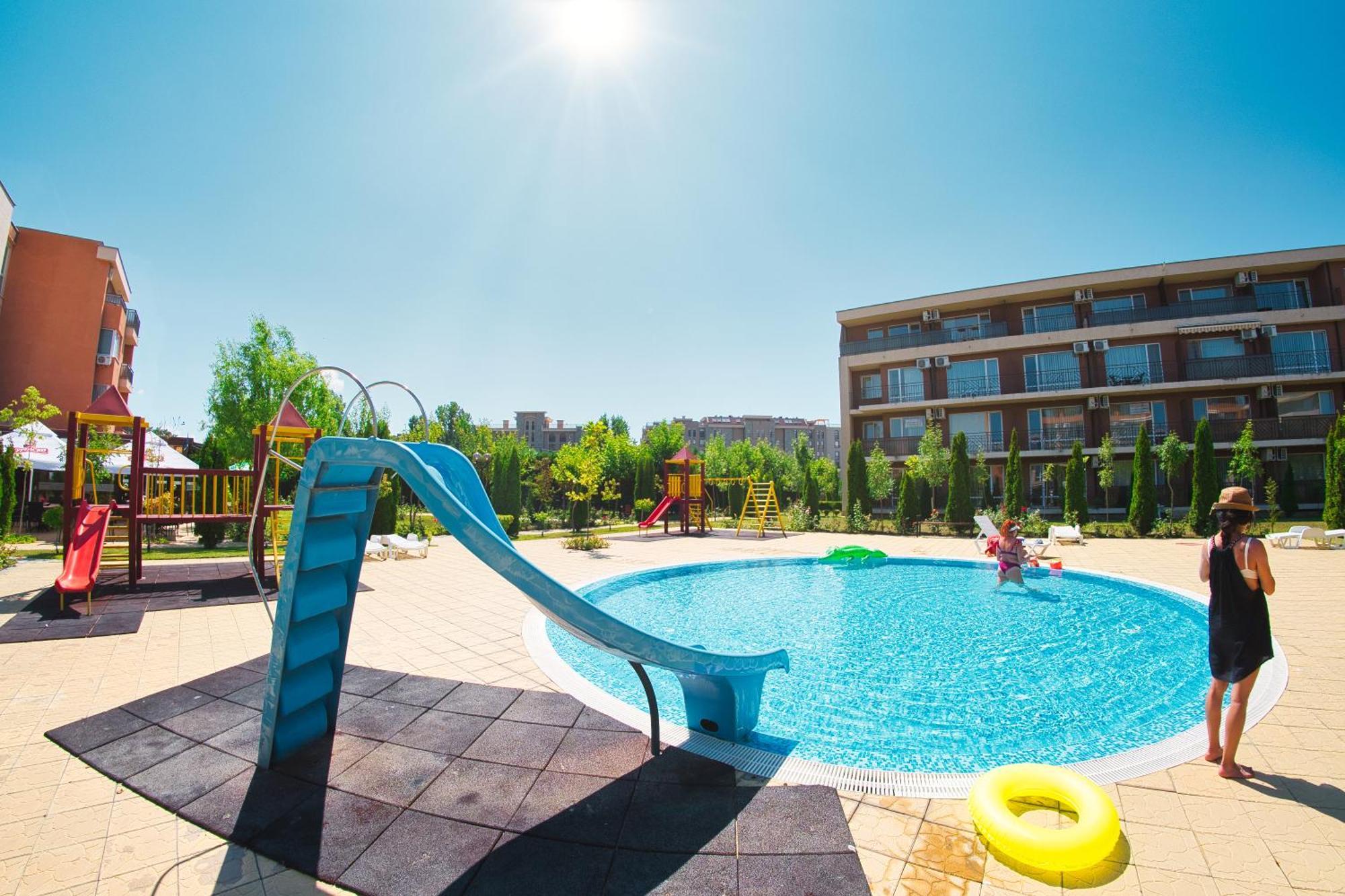 Holiday Garden Resort Pantai Sunny Bagian luar foto