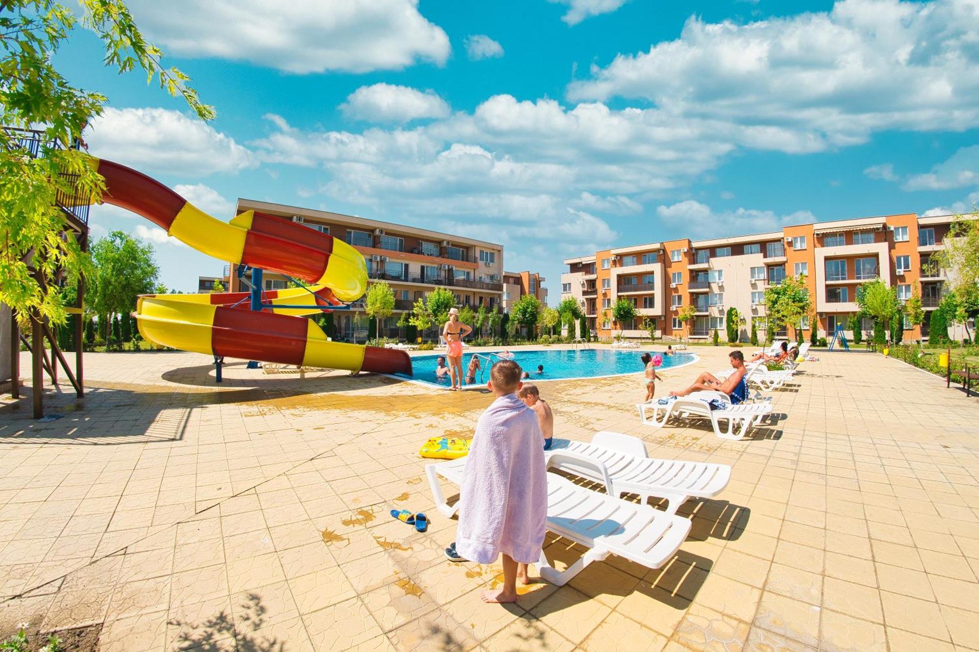 Holiday Garden Resort Pantai Sunny Bagian luar foto